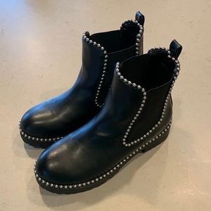 Missguided Black Ball Trim Chelsea Boots